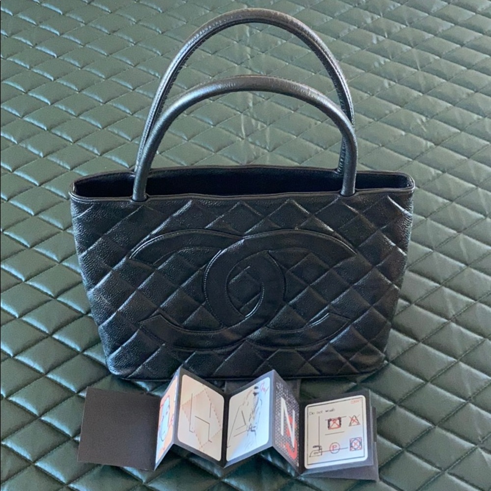 AUTHENTIC Chanel Caviar Quilted Medallion Tote 👜